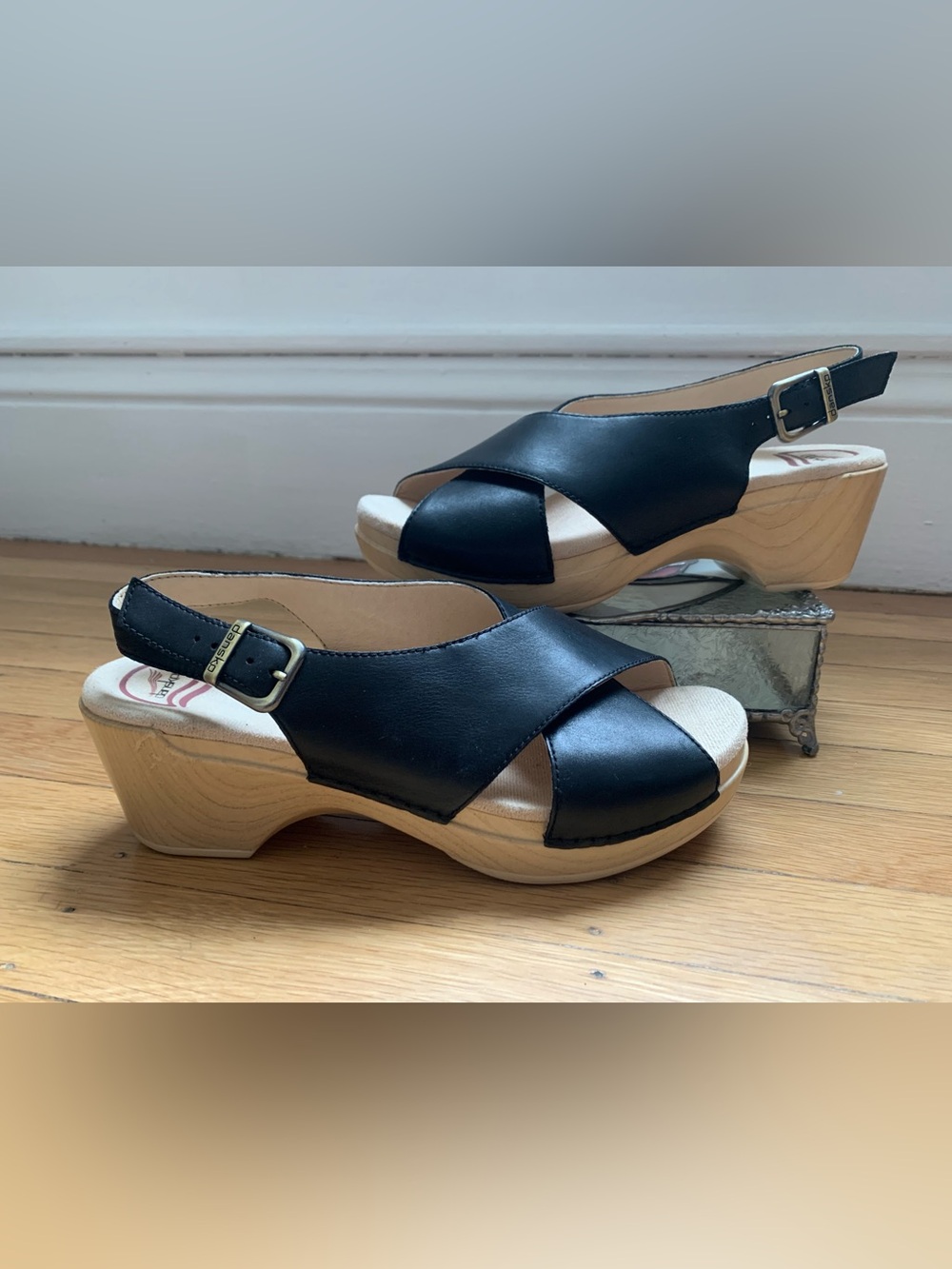 EUC DANSKO Black Leather Criss-Cross Slingback Wood Wedge/Heels Size 39/US 8.5-9